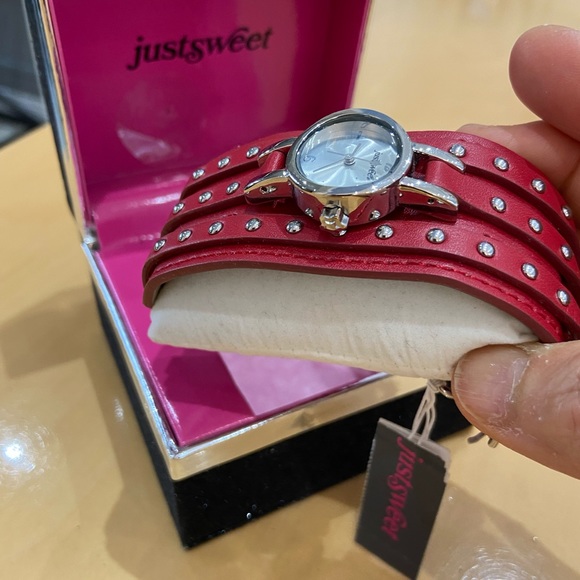 New watch with a tag and box - Picture 8 of 8